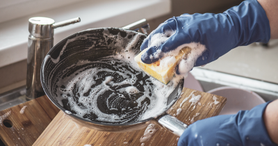 Americans Are Grossed Out After Seeing How British People Wash Their Dishes
