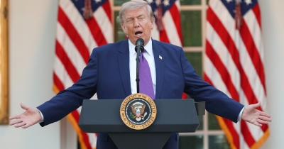 Trump Mobile&rsquo;s $499 Gold Phone Finally Ships With A Flag Detail People Quickly Noticed